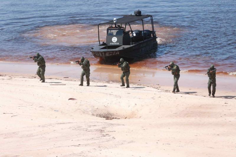 Governo do Amazonas reforça policiamento fluvial no interior com entrega de novas embarcações