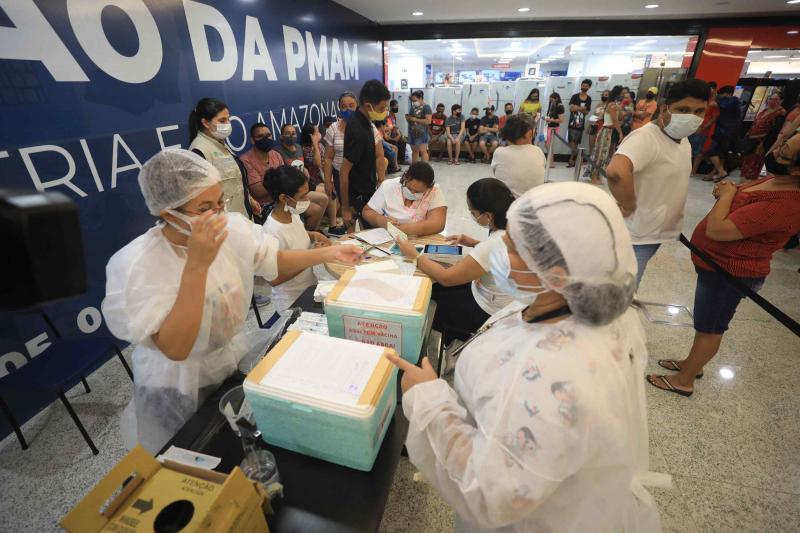 Quase 9 mil doses de vacina contra Covid-19 são aplicadas em dois dias de ação nos shoppings de Manaus
