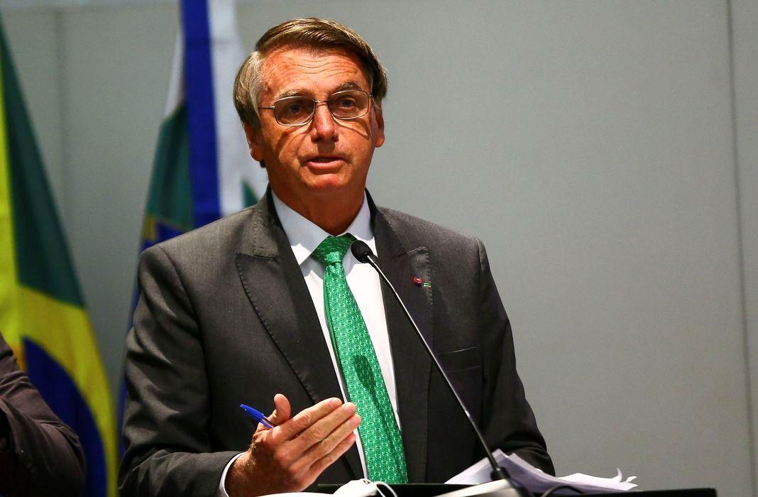 Bolsonaro edita decreto que regulamenta o Auxílio Brasil