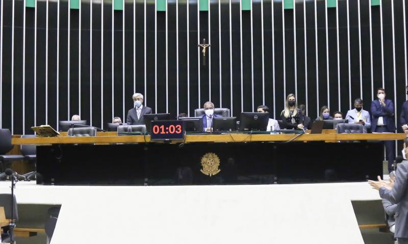 Congresso aprova projetos de R$ 9 bilhões para pagamento do Auxílio Brasil