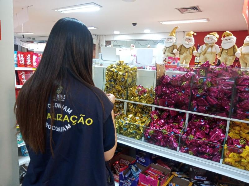 Procon-AM e Ipem-AM orientam consumidores e lojistas sobre promoções da Black Friday