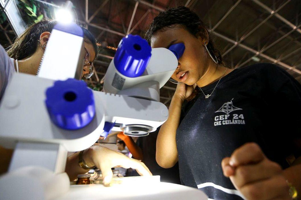Auxílio Brasil integrará estudantes à Bolsa de Iniciação Científica Auxílio Brasil integrará estudantes à Bolsa de Iniciação Científica