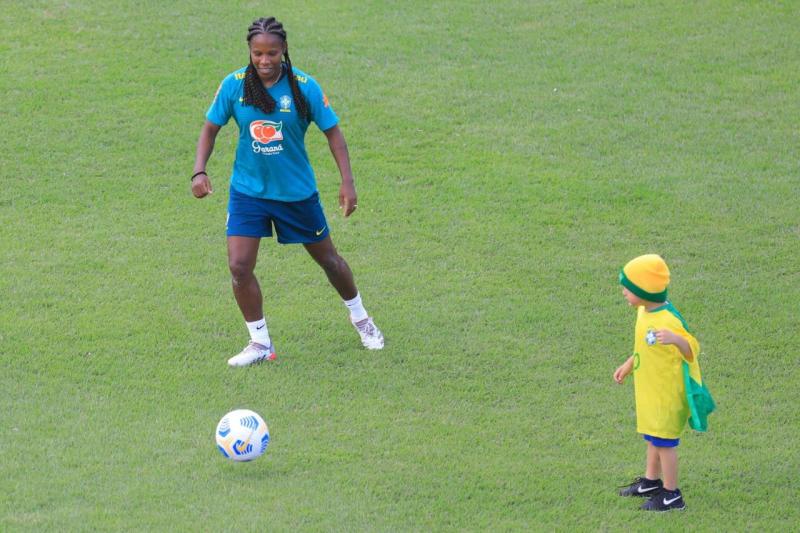 Segundo treino da Seleção Feminina de Futebol em Manaus é marcado pela emoção da despedida de Formiga