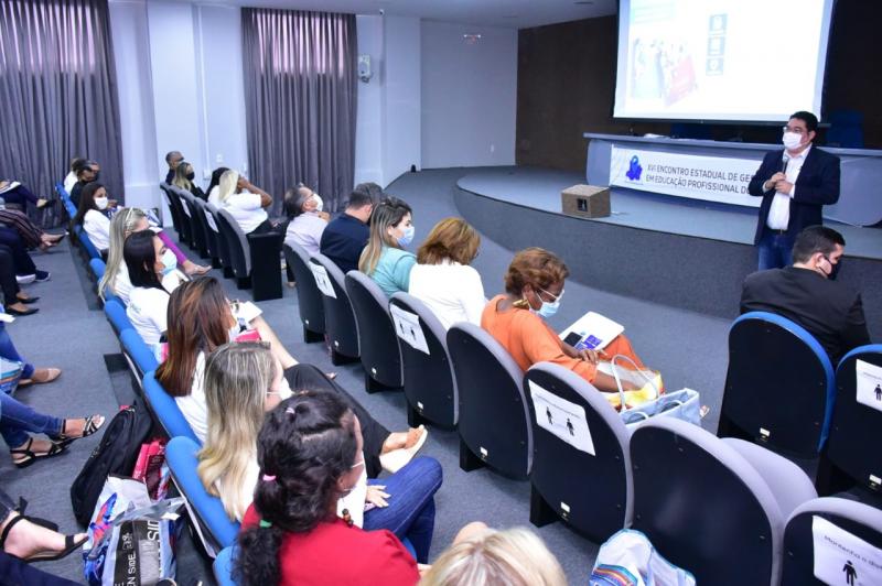 Cetam reúne equipe da capital e interior para discutir rumos da educação profissional no AM