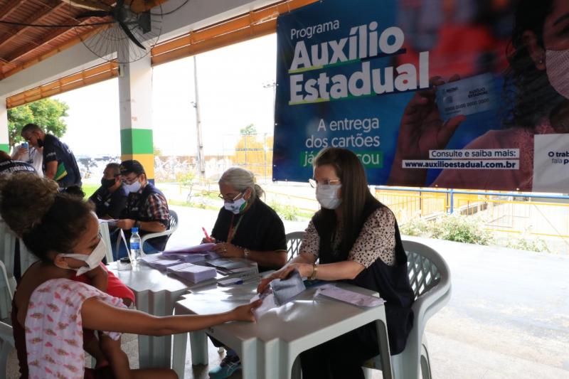 Justiça autoriza Governo do Amazonas a retomar a entrega dos cartões do Auxílio Estadual e cestas básicas em Coari