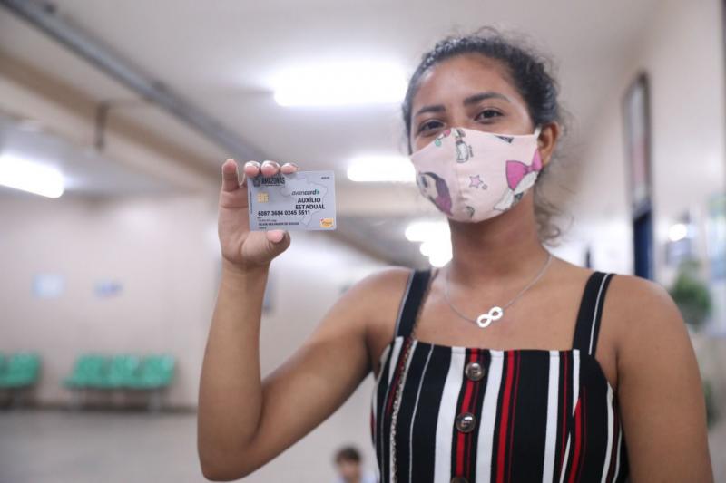 Em 24 horas, Governo do Amazonas entrega mais de 3 mil cartões do Auxílio Estadual a famílias de Coari