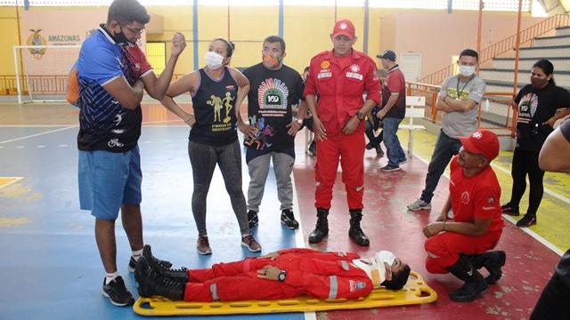 Professores de educação física da SEMJUV recebem treinamento de primeiros socorros