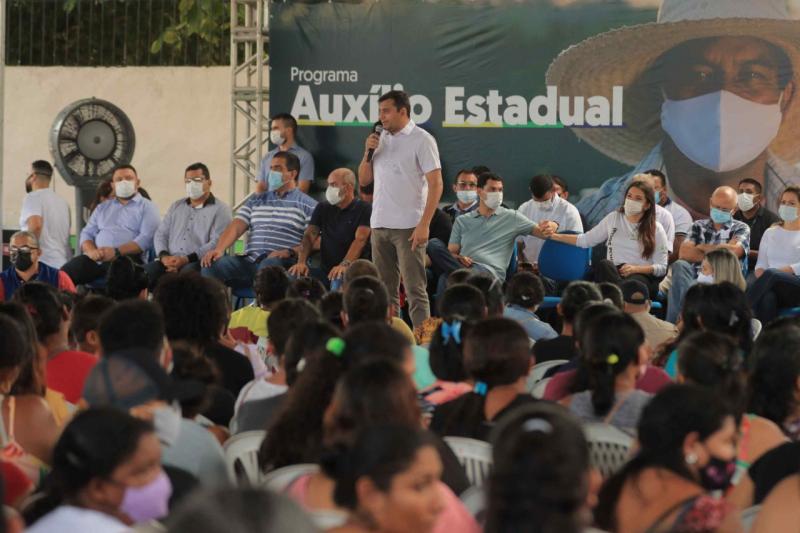 Wilson Lima inicia entrega de mais de 9 mil cartões do Auxílio Estadual em Manacapuru