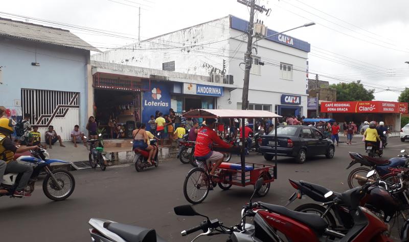Polícia Militar atende ocorrência de roubo em agência da Caixa Econômica, em Parintins