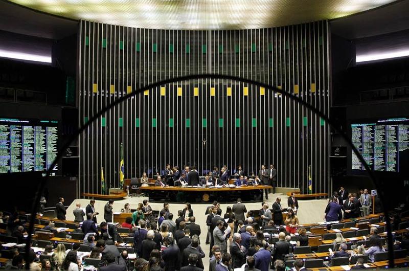 Congresso promulga parte da PEC dos Precatórios e abre espaço para pagamento do Auxílio Brasil em 2022