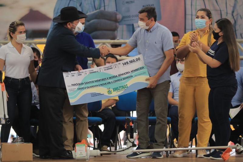 Wilson Lima anuncia PAC em Presidente Figueiredo e entrega recursos para associações do setor primário e social