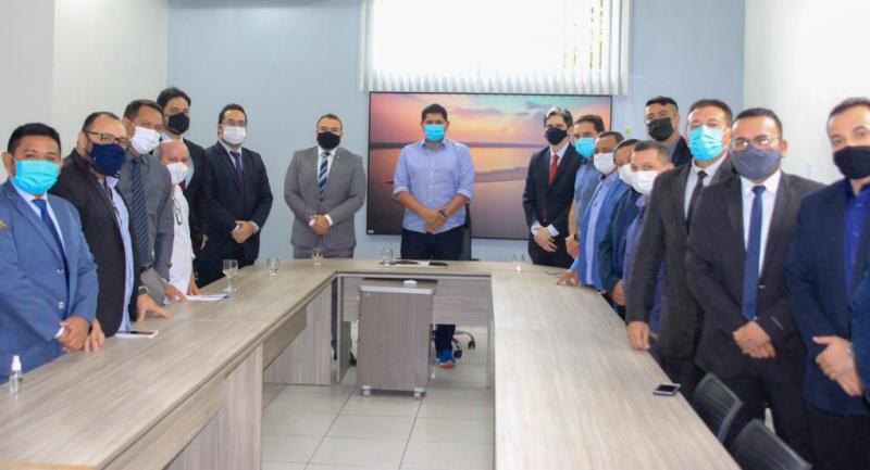 Prefeito Bi Garcia recebe equipe do TRE-AM para implantação do programa Eleitor do Futuro em Parintins