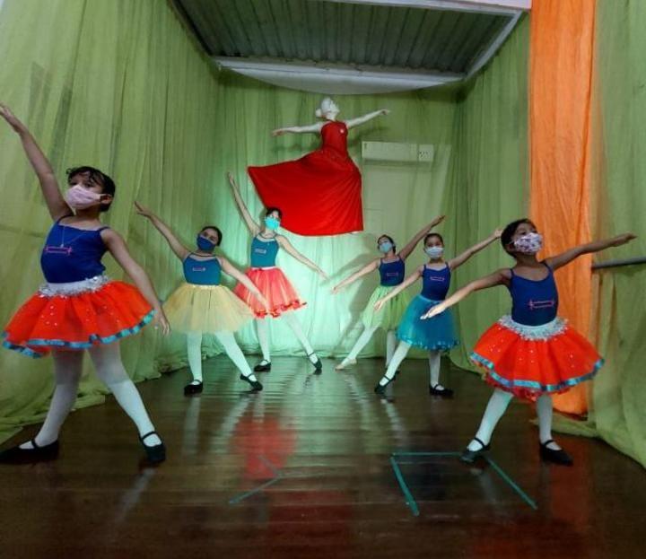 Companhia de Dança Mônica Seffair realiza venda de pizzas e espetáculo virtual Sapatilhas Mágicas