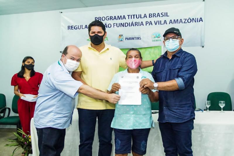 Prefeitura de Parintins e Incra entregam contratos de crédito para mulheres do PA Vila Amazônia