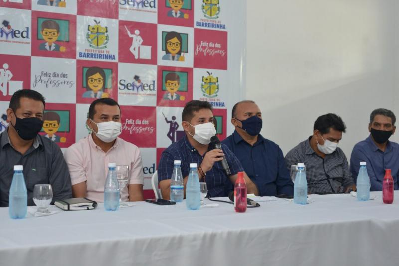 Prefeito Glenio Seixas anuncia pagamento do Fundeb aos professores da Rede Municipal 