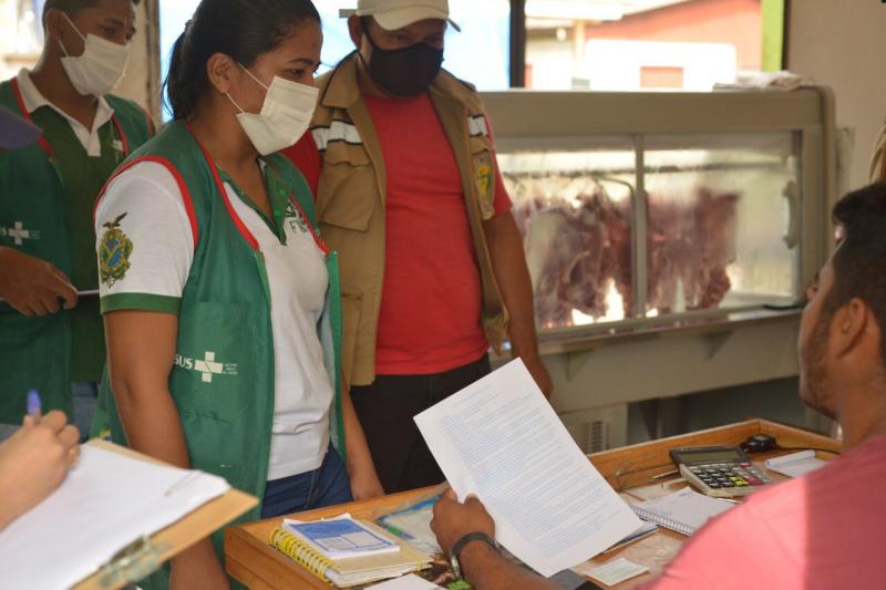 Ação conjunta de iniciativa da Prefeitura orienta donos de açougues em Barreirinha