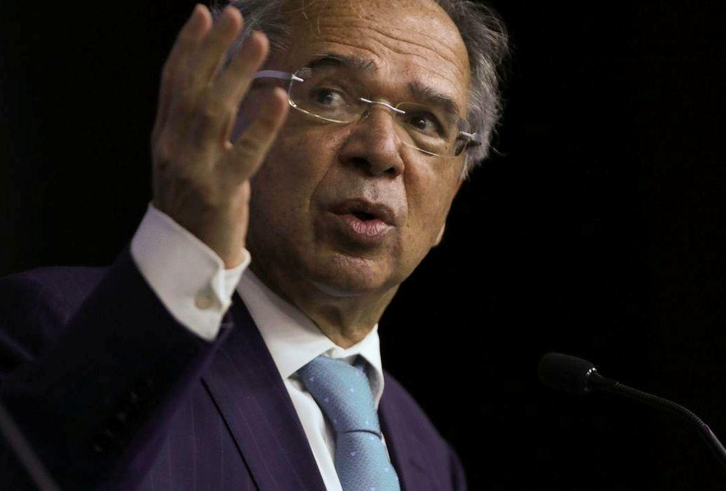 Aumentos salariais geram inflação e juros altos, diz Paulo Guedes