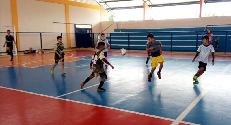 Escolinha de Futsal Tá na Veia encerra atividade 2021 com torneio festivo