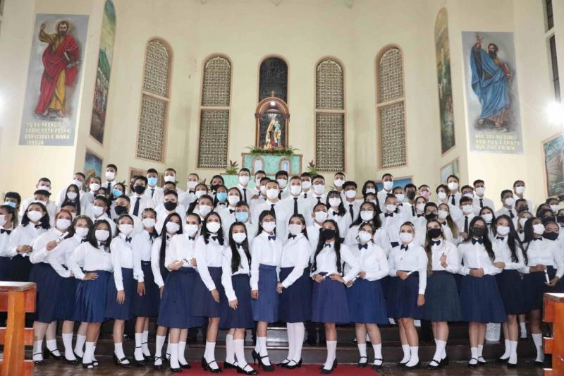 Alunos do Colégio do Carmo colam grau após desafio da pandemia da Covid-19