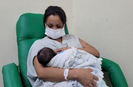 Primeiro bebê de 2022 da rede pública estadual nasce na Maternidade Alvorada