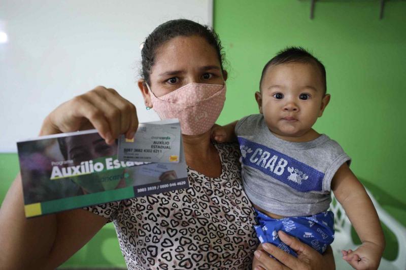 Governo do Amazonas retoma distribuição do Auxílio Estadual permanente na capital e no interior