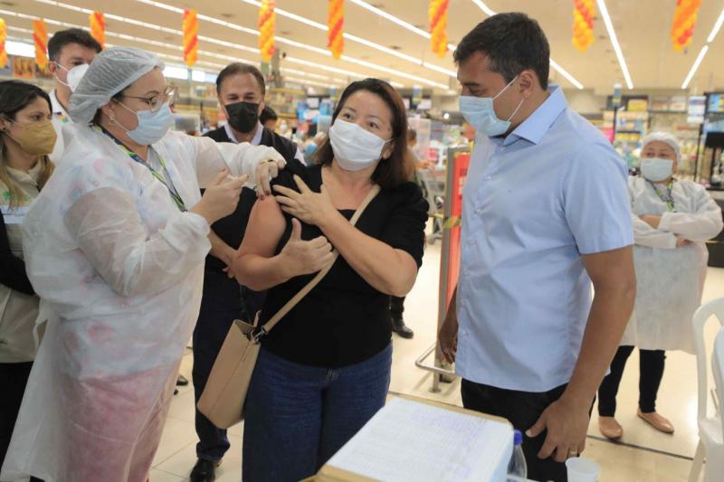 Wilson Lima destaca que postos em supermercados ampliam oportunidade para que mais pessoas se vacinem contra Covid-19