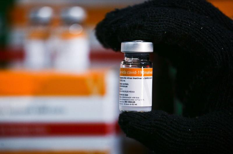 CoronaVac tem eficácia contra a variante Ômicron, mostra estudo preliminar