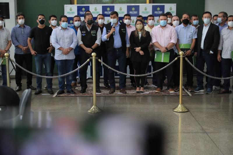 Governador Wilson Lima se reúne com 30 prefeitos para tratar de estratégias para ampliar vacinação contra a Covid-19