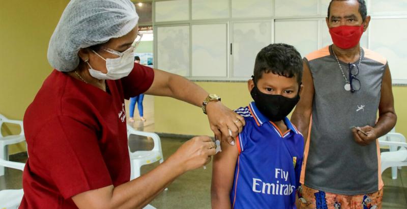 Parintins recebe primeira remessa de vacinas pediátricas para imunizar crianças de 5 a 11 anos contra a Covid-19