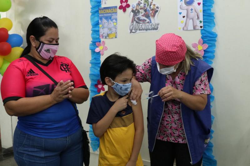 Com mais de 2 mil doses aplicadas em crianças no Amazonas, pais reforçam confiança na vacina contra a Covid-19