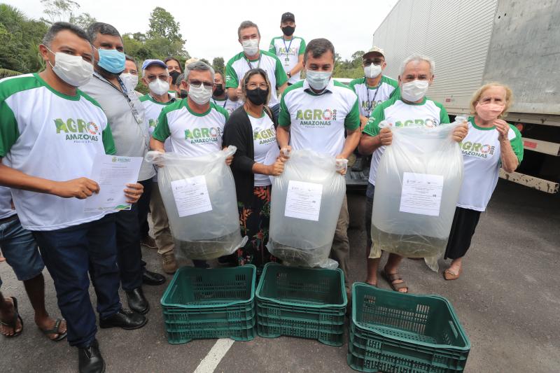 Wilson Lima entrega itens para incentivar agricultura familiar e produtores de associações do setor primário