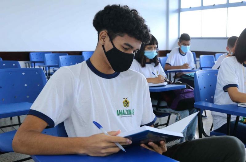 Pais e responsáveis devem entregar documentos em escolas da rede estadual para efetivação de matrícula