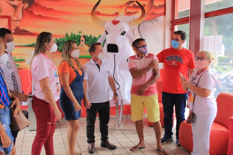 Garantido e Caprichoso intensificam esforços para imunização contra Covid-19 em Parintins