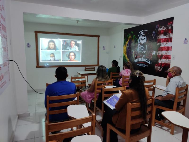 Profissionais da saúde indígena recebem treinamento sobre aplicação da vacina Pfizer