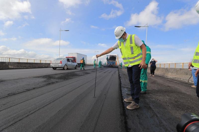 Wilson Lima vistoria obras do novo pavimento da Ponte Phelippe Daou e dos primeiros 34 quilômetros da AM-070