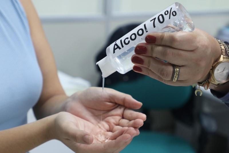 Transmissão de Covid-19 reduz 48% e Amazonas apresenta segunda menor taxa no país