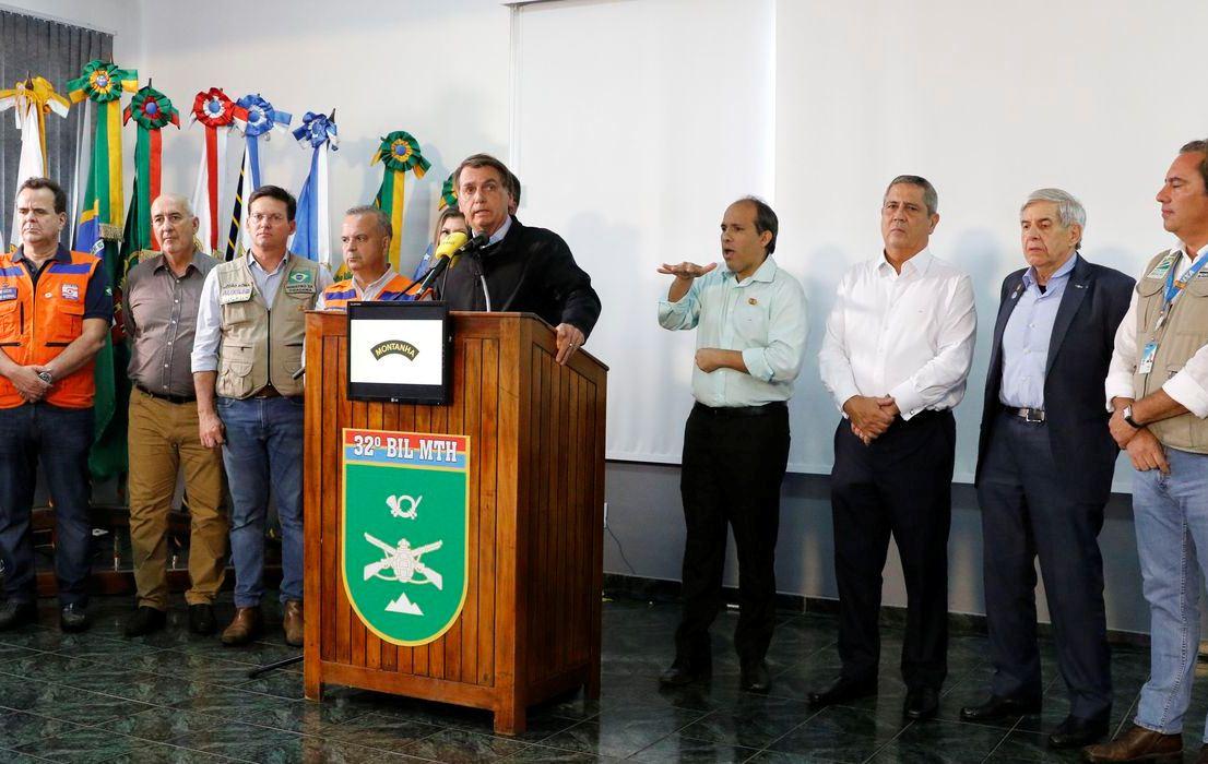 ‘Cenário quase de guerra’, diz Bolsonaro após sobrevoar Petrópolis