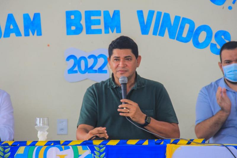 Prefeito Bi Garcia anuncia aumento salarial a professores da rede municipal de ensino 