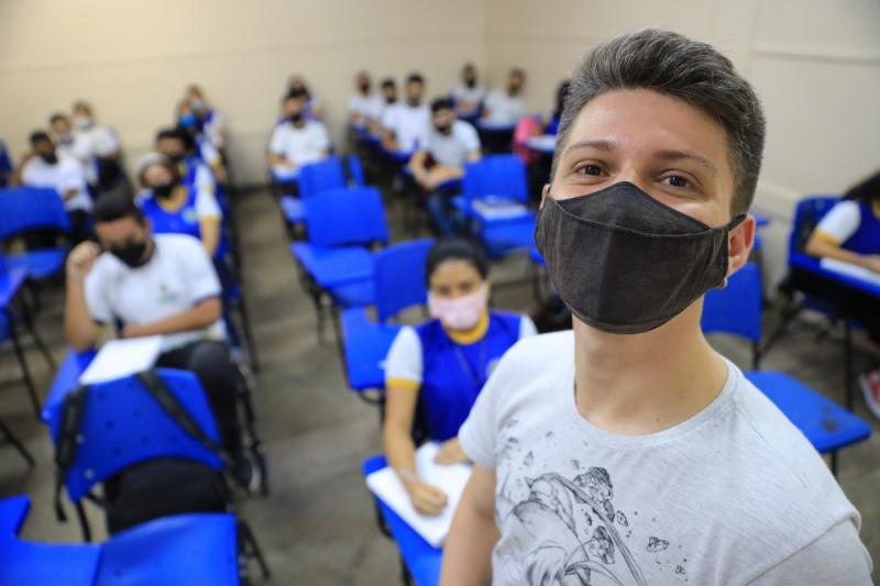 Imunizados, professores e alunos retornam para a sala de aula com segurança