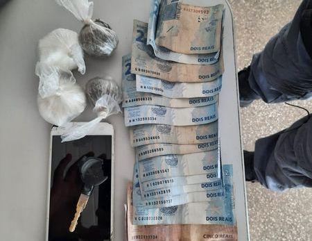 Polícia Militar prende dupla por tráfico de drogas em Parintins