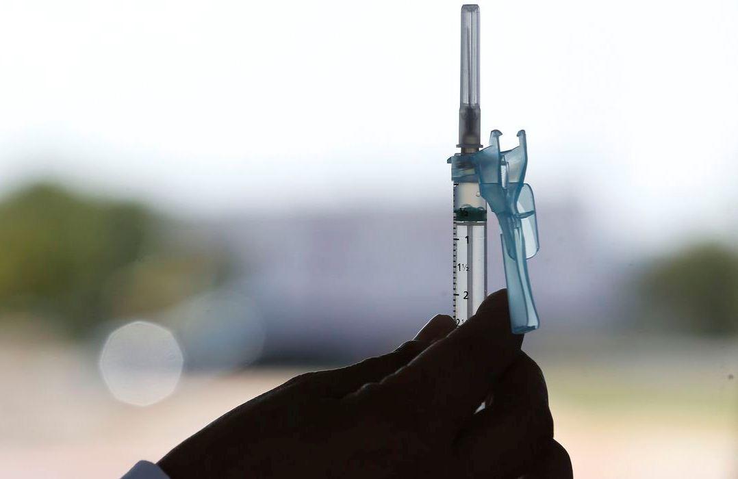 Vacina brasileira contra Covid-19 deve estar pronta em 9 meses