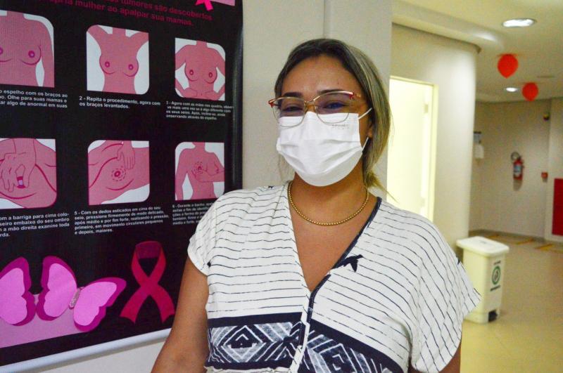 Mãe de gêmeos realiza exames de rotina e enfatiza importância de prevenção contra o câncer do colo de útero