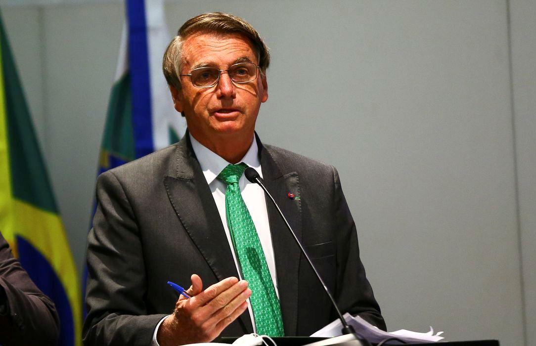 Ucrânia: Brasil vai manter posição de equilíbrio, diz Bolsonaro