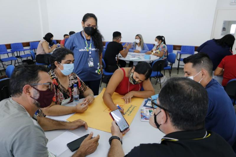 Governo do Amazonas leva formação presencial sobre Novo Ensino Médio para Tefé