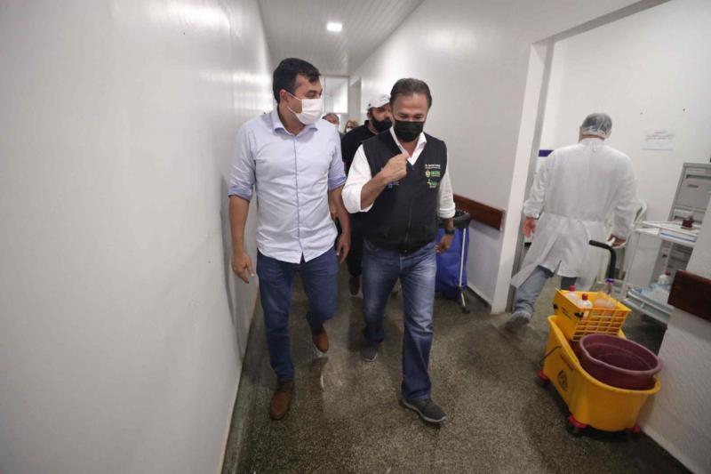 Governador Wilson Lima vistoria obras para implantação de leitos de UTI em Tefé