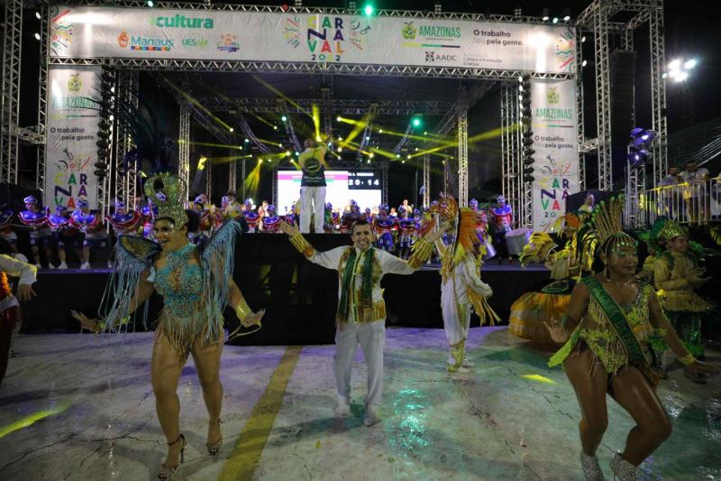 Live Carnaval 2022: emoção toma conta de foliões durante segundo dia de desfile
