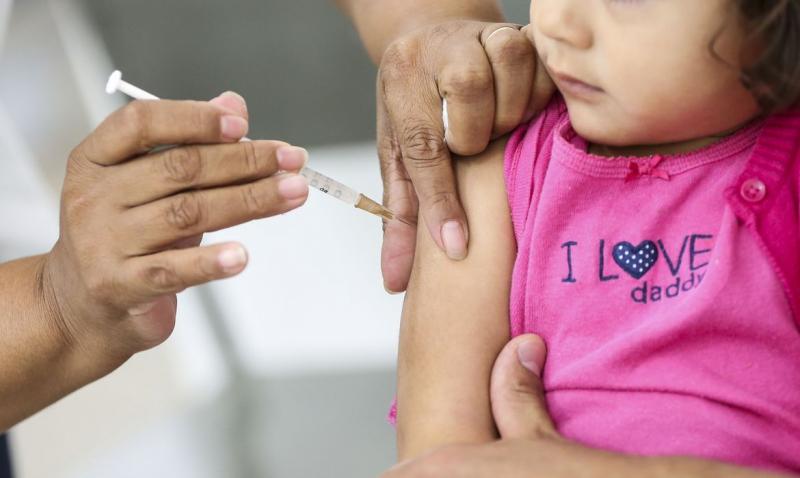 Vacinação de crianças contra sarampo e influenza começa dia 4 de abril