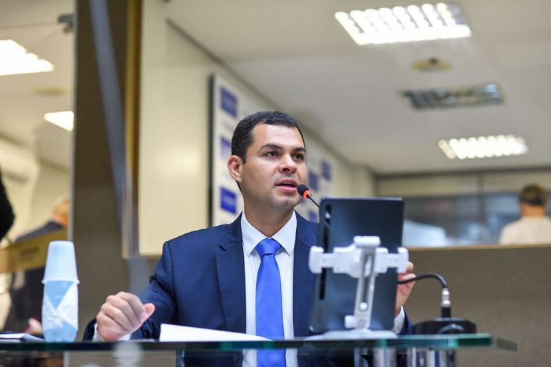 Projeto de Saullo Vianna visa estimular apoio à educação a colaboradores de empresas privadas