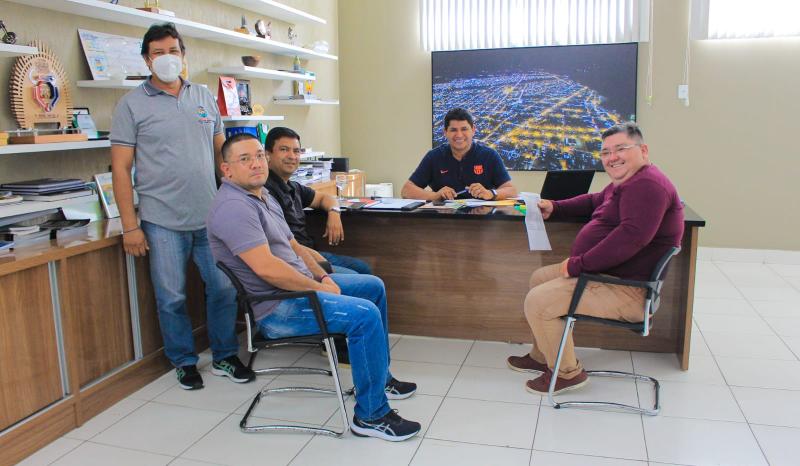 Prefeitura de Parintins anuncia aumento salarial de mais de 15% para servidores municipais efetivos