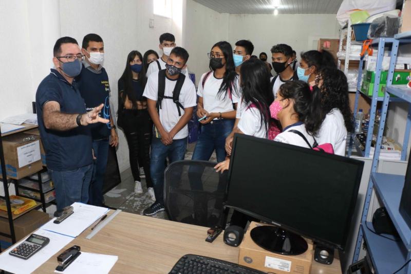 Educa+Amazonas: alunos da rede estadual participam de visita técnica do projeto ‘Da escola para o trabalho’